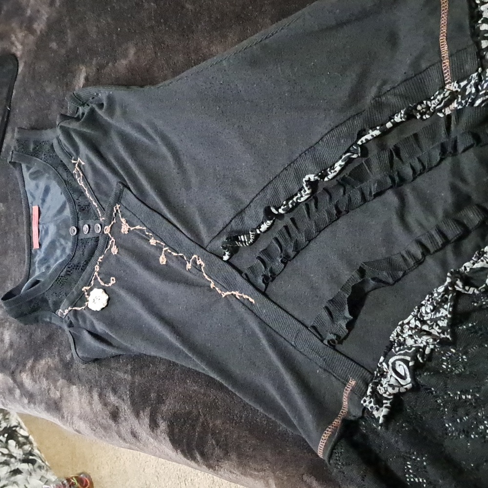 Style camesa. Mixed media style dress. Black,multi. Sz sm